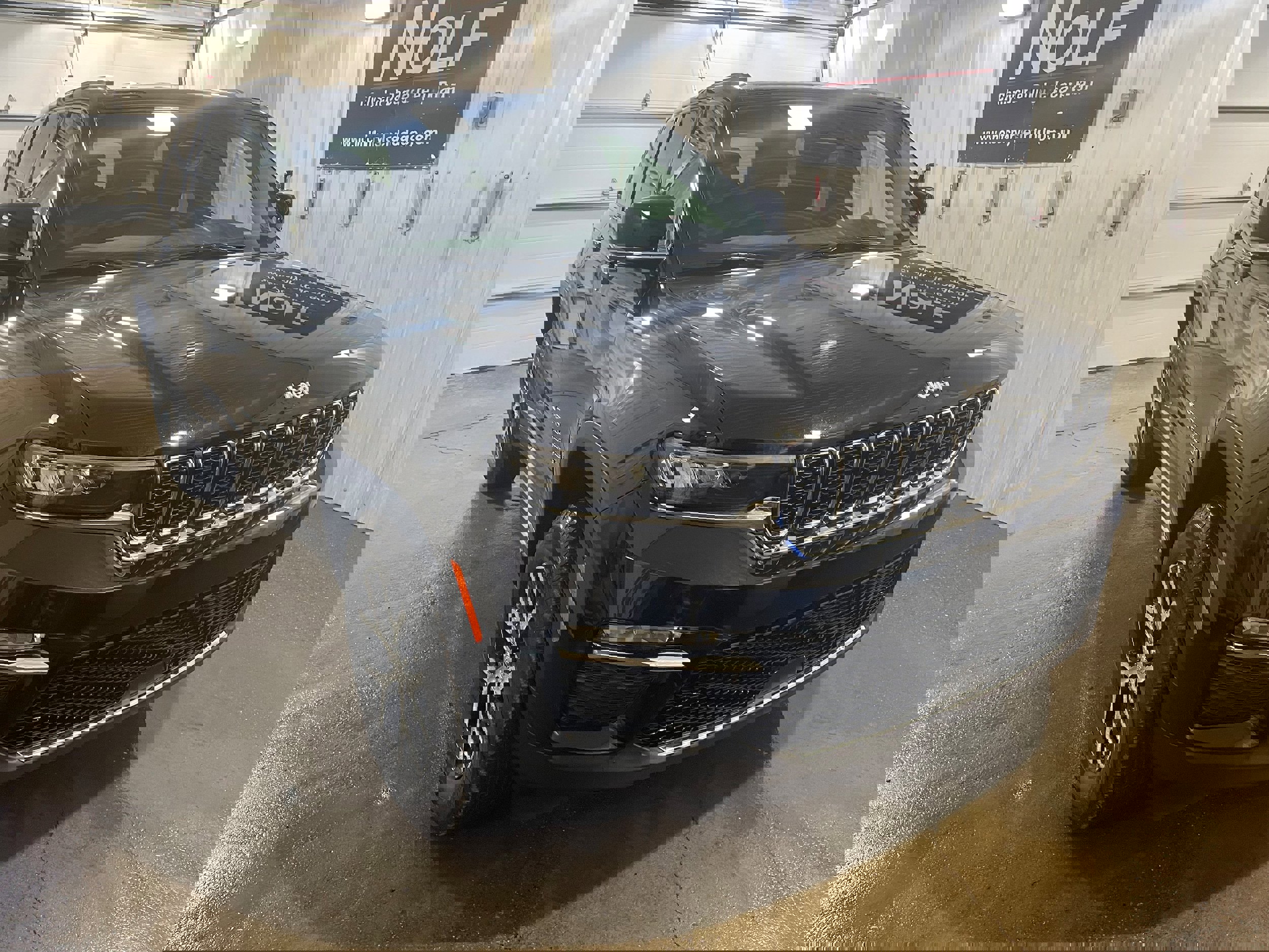New 2025 Jeep Grand Cherokee Limited image 2