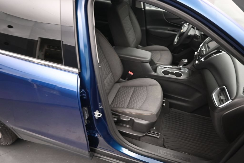 Used 2020 Chevrolet Equinox LT w/ Driver Convenience Package FWD image 11