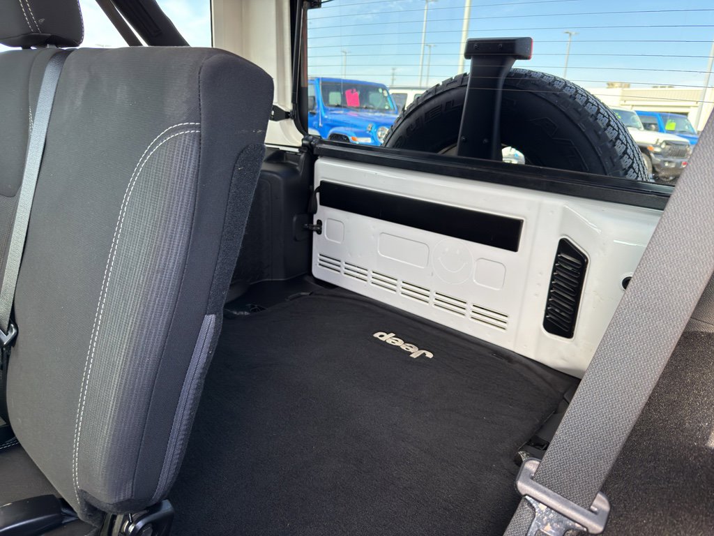 Used 2016 Jeep Wrangler Unlimited Sahara image 31