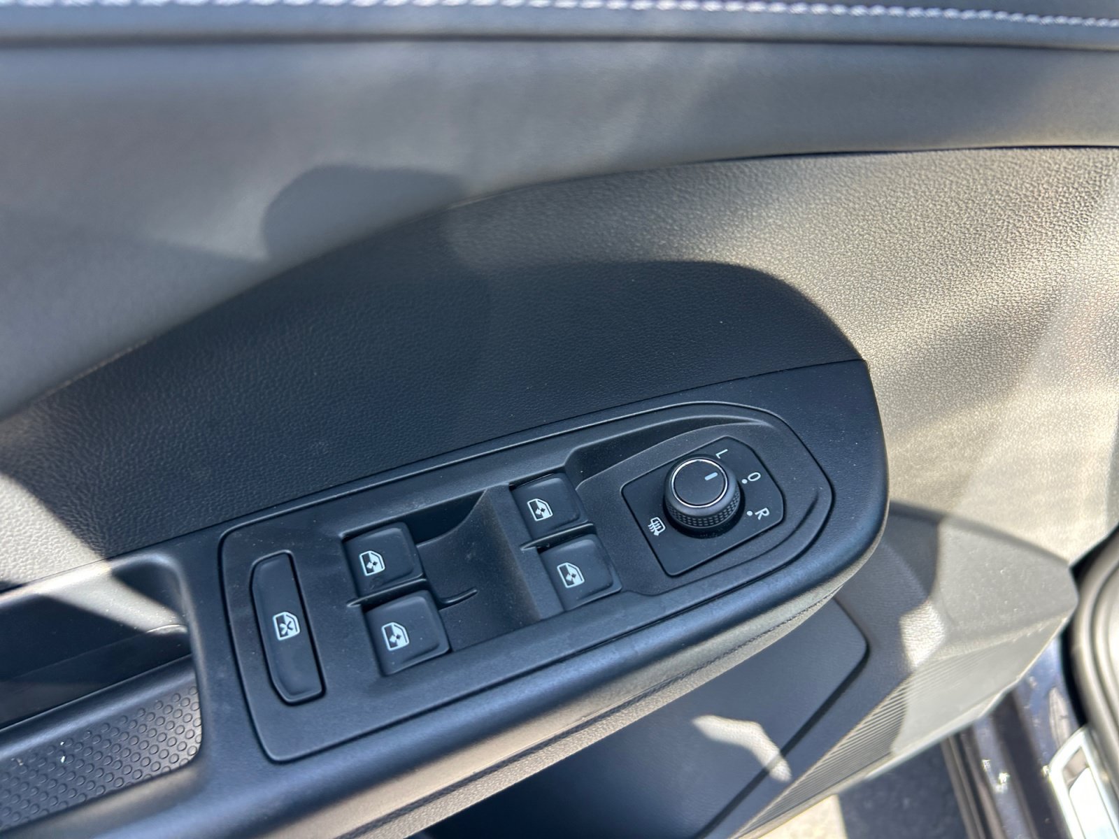 New 2026 Volkswagen Taos SE FWD image 13