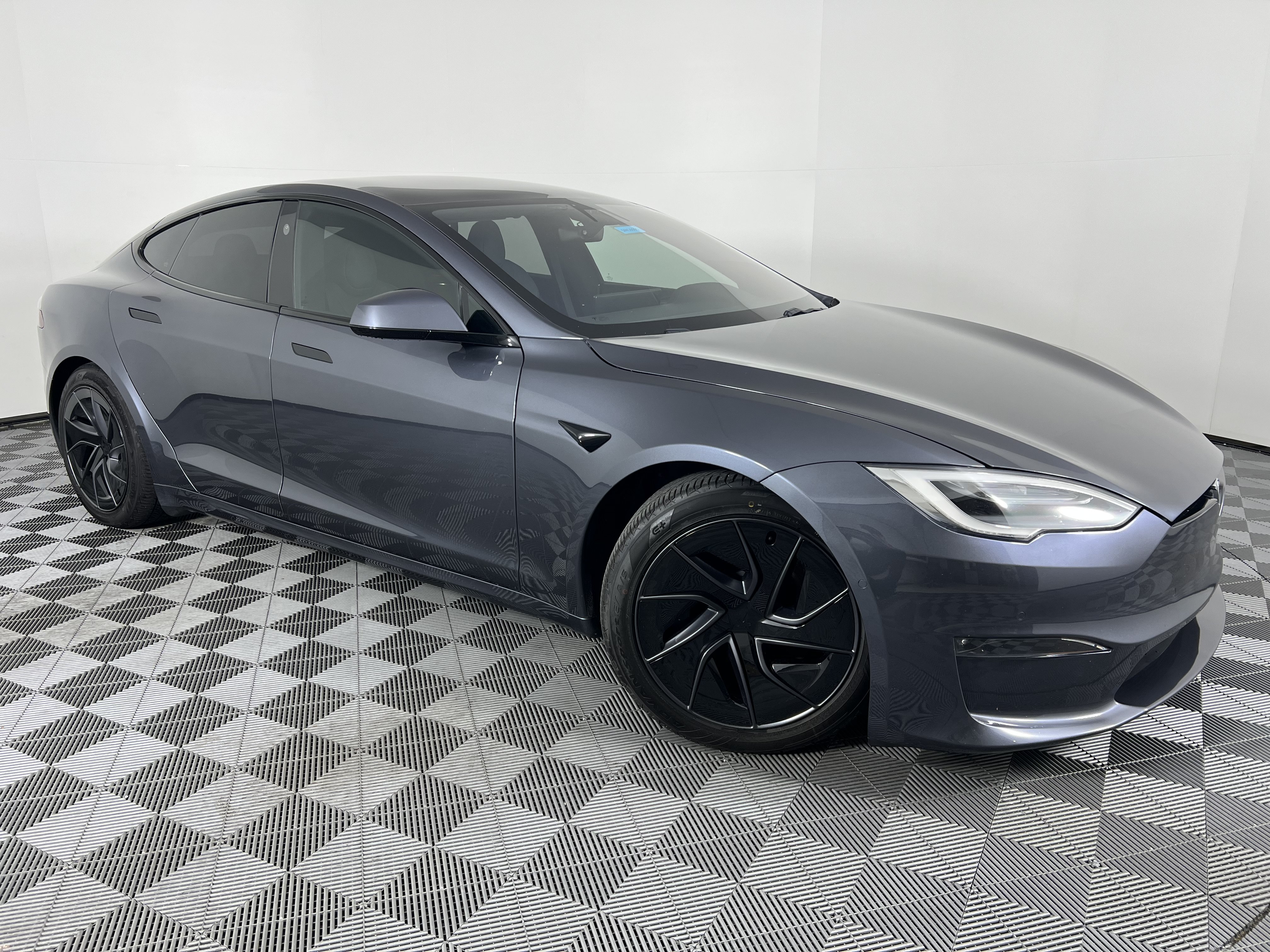Used 2021 Tesla Model S Plaid AWD/4WD image 2