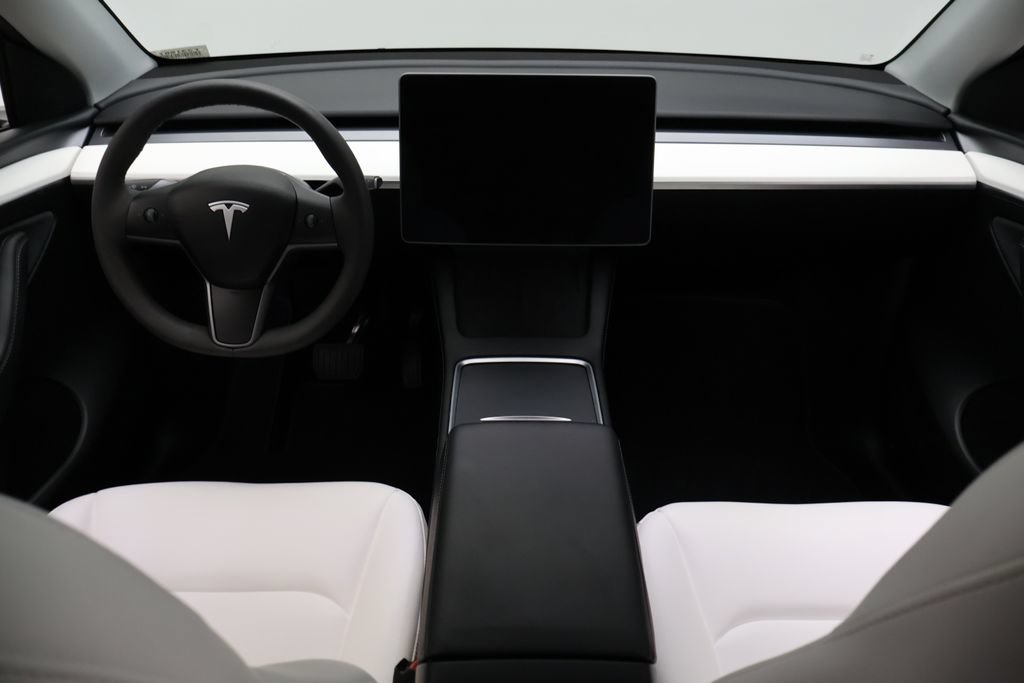 Used 2025 Tesla Model Y Long Range RWD image 24