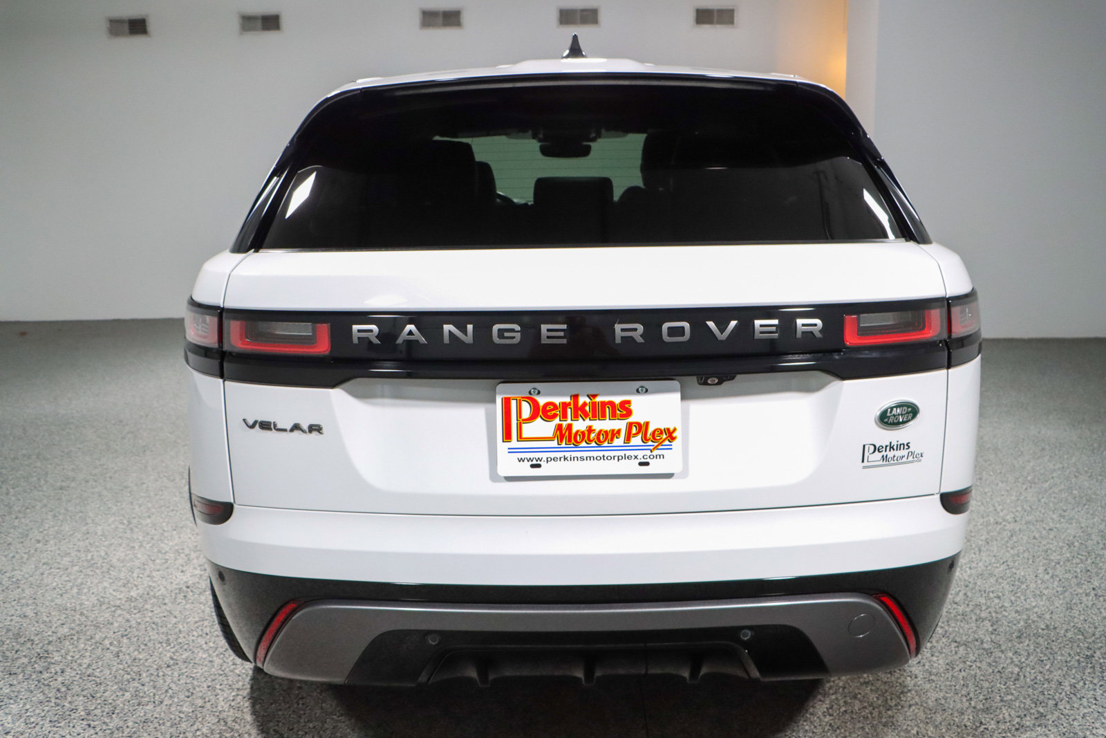 Used 2022 Land Rover Range Rover Velar R-Dynamic S image 8