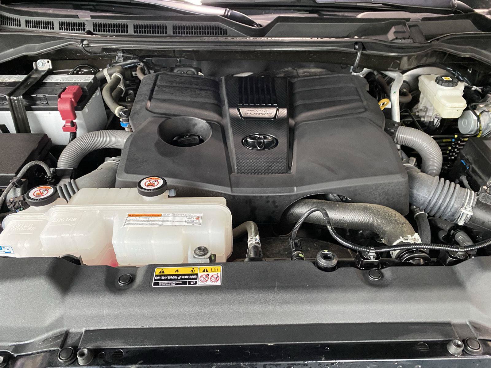 Used 2024 Toyota Tundra Limited AWD/4WD image 17