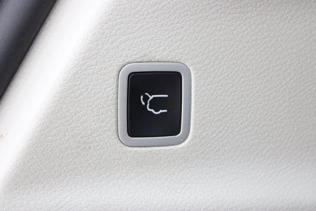 Used 2024 Chrysler Pacifica Limited FWD image 32