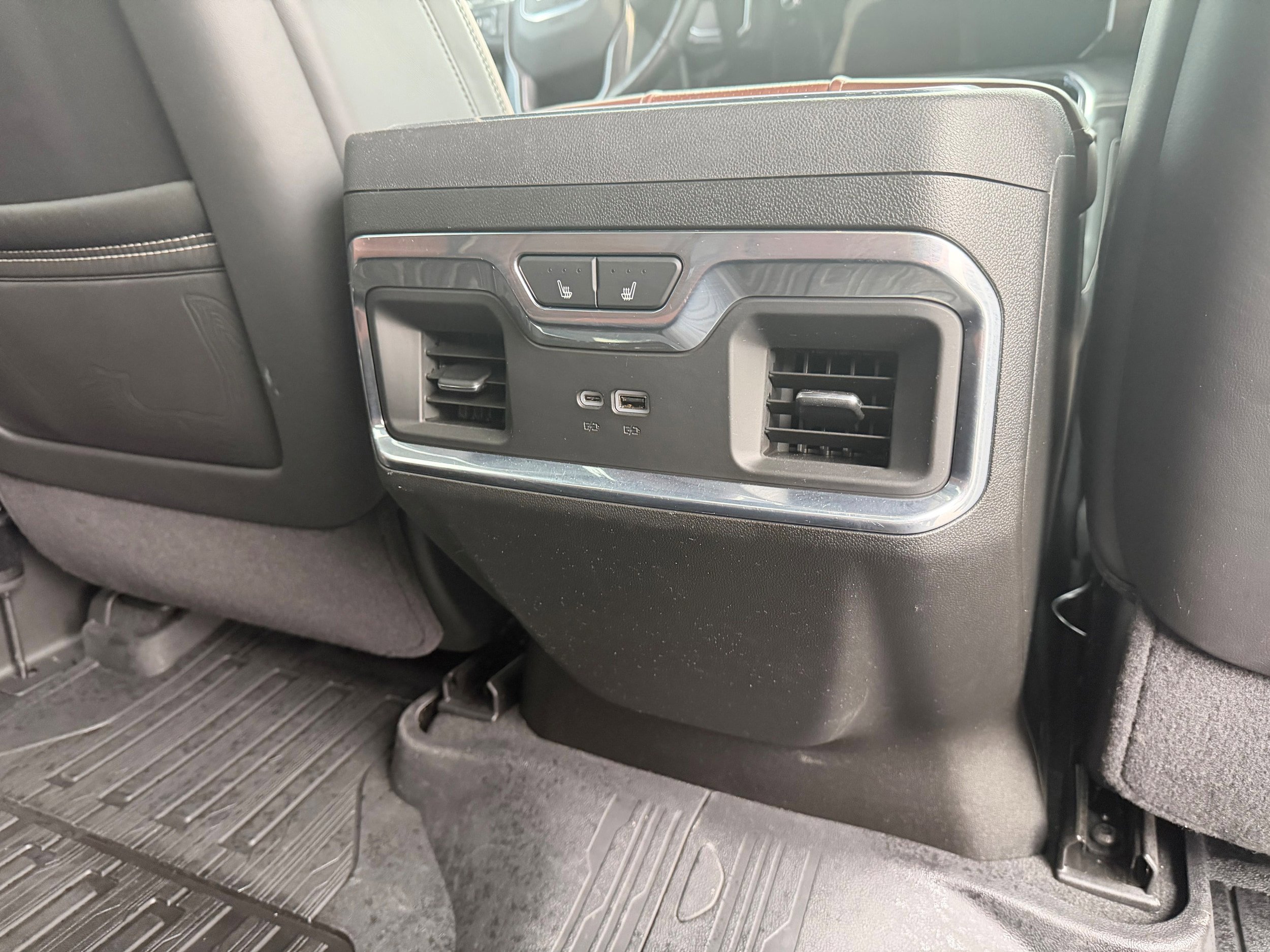 Used 2025 GMC Sierra 3500 Denali Ultimate AWD/4WD image 7