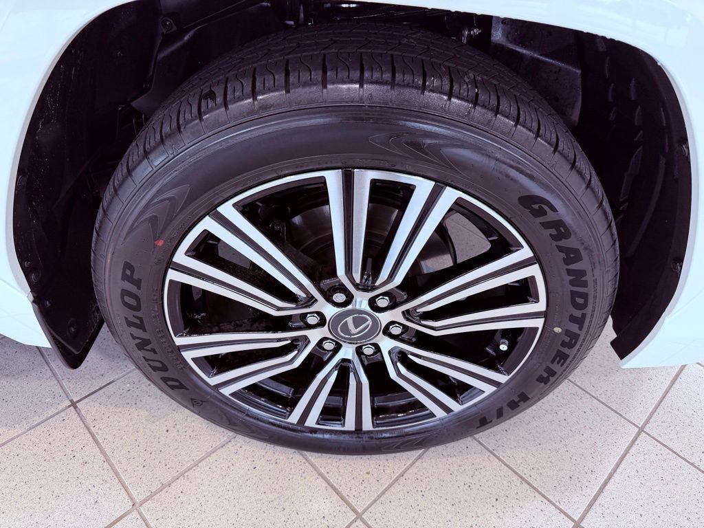 Certified 2026 Lexus LX 600 4WD w/ Luxury Package image 23