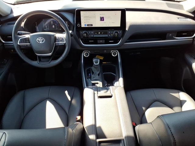 Used 2026 Toyota Grand Highlander AWD image 13