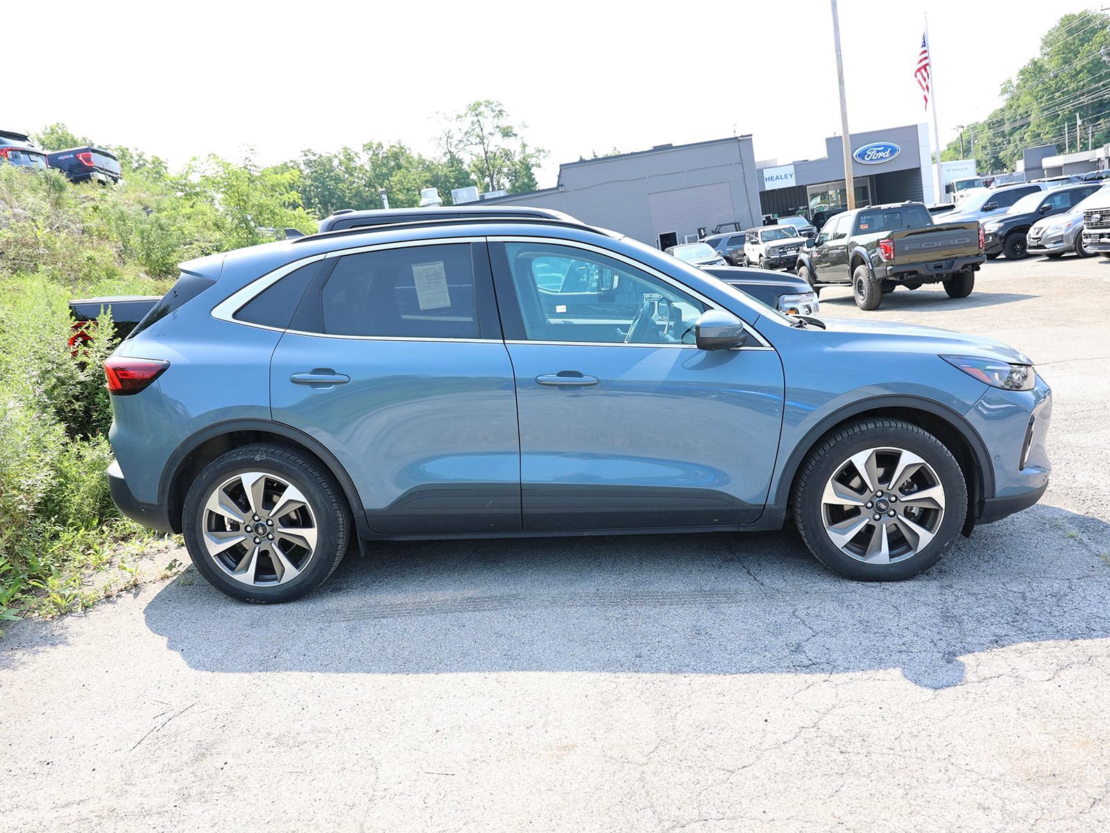 Certified 2023 Ford Escape Platinum w/ Premium Technology Package AWD/4WD image 5