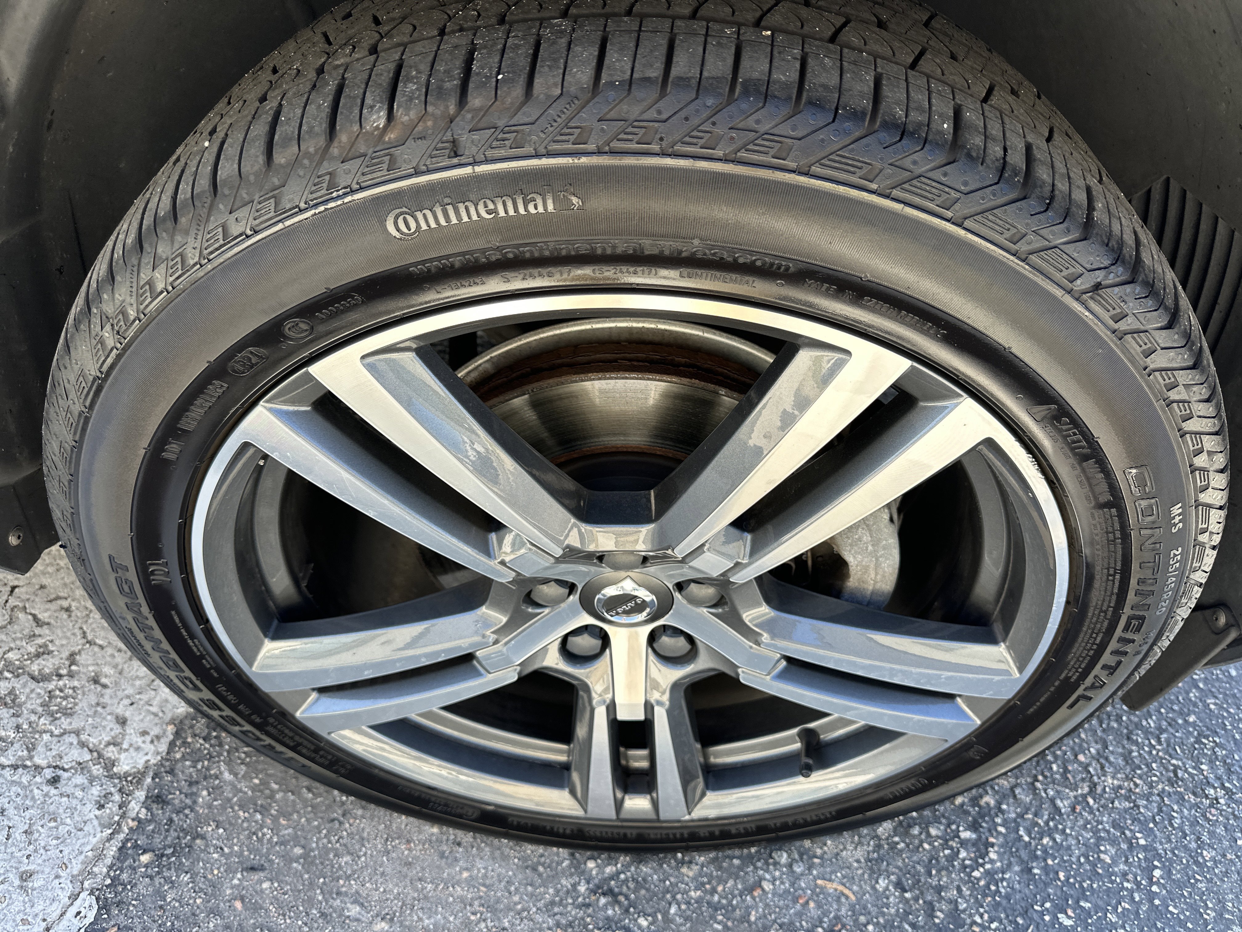 Used 2021 Volvo XC60 T5 Momentum w/ Premium Package image 3