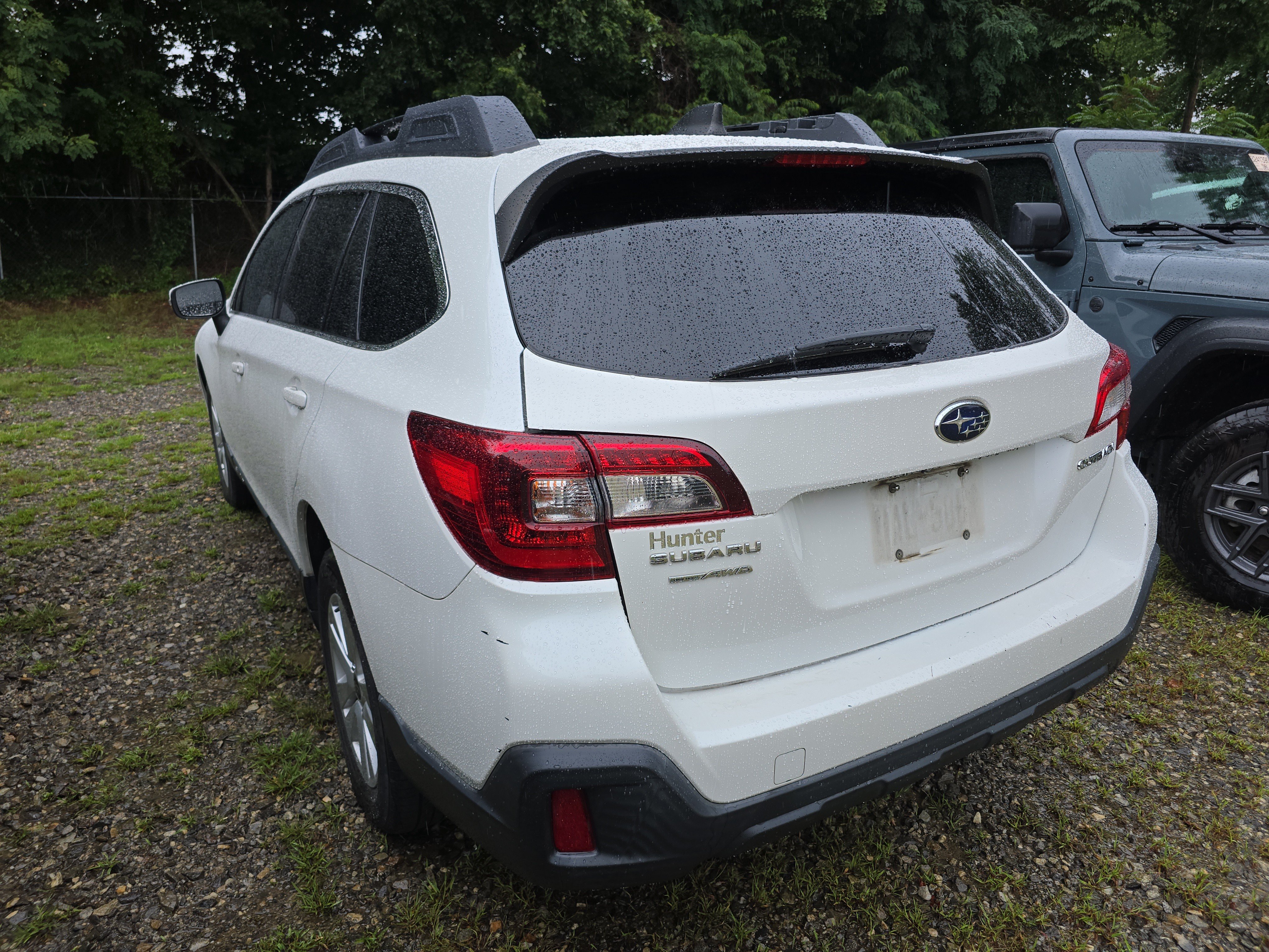 Used 2018 Subaru Outback 2.5i Premium AWD/4WD image 3