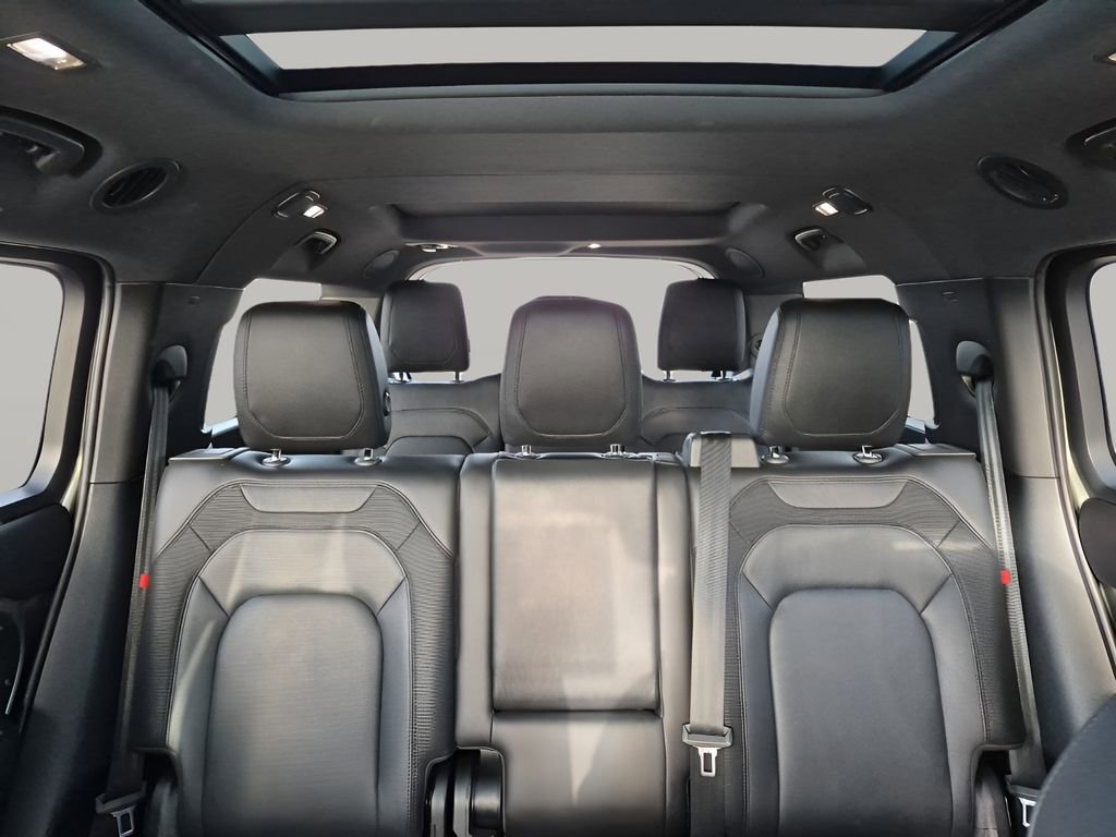 Used 2024 Land Rover Defender 130 X-Dynamic SE image 42