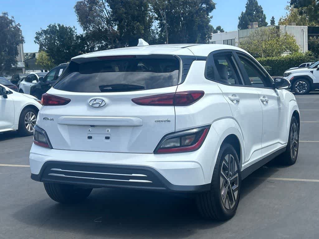 Used 2023 Hyundai Kona SE FWD image 3