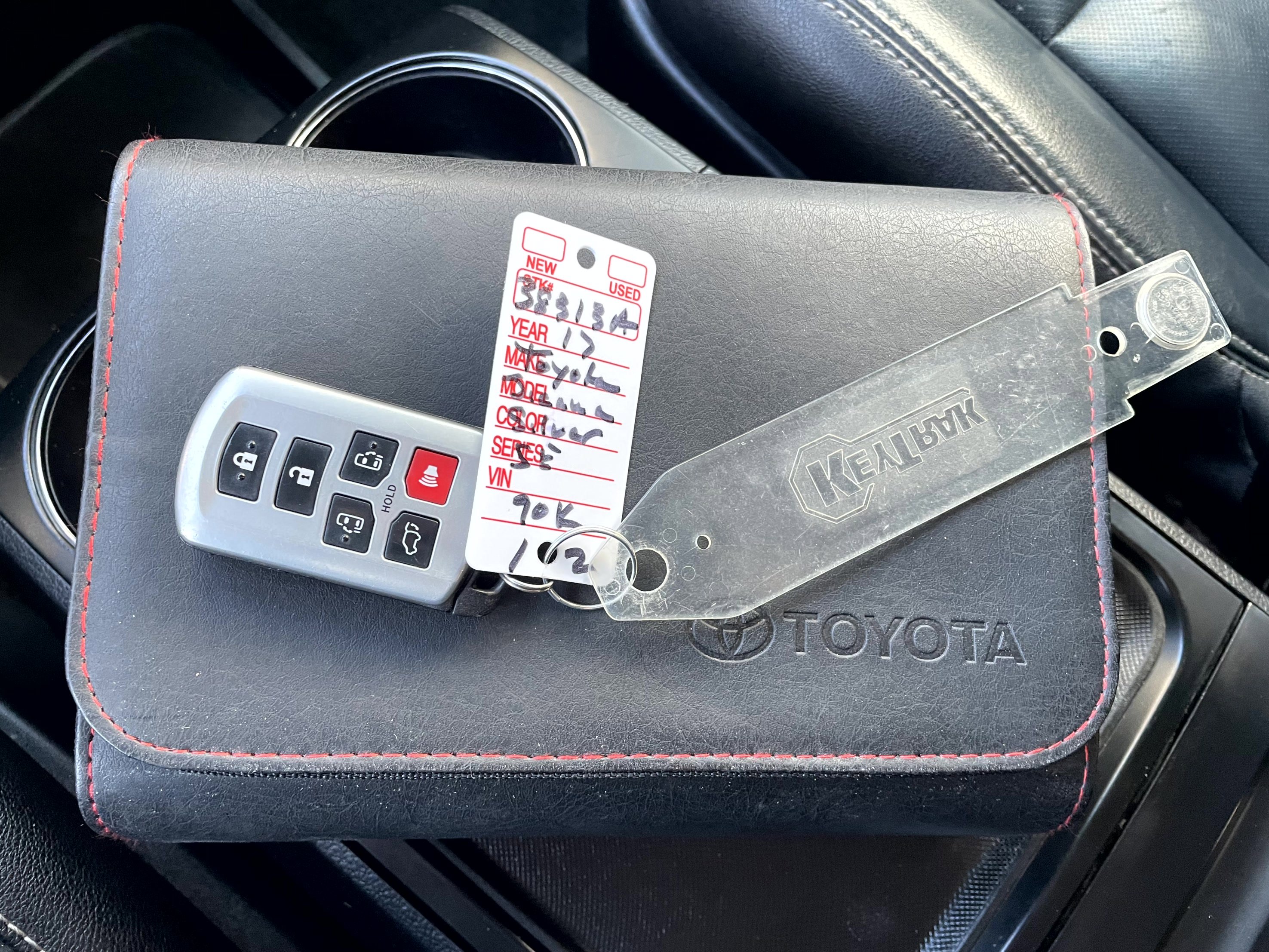 Used 2017 Toyota Sienna SE image 21