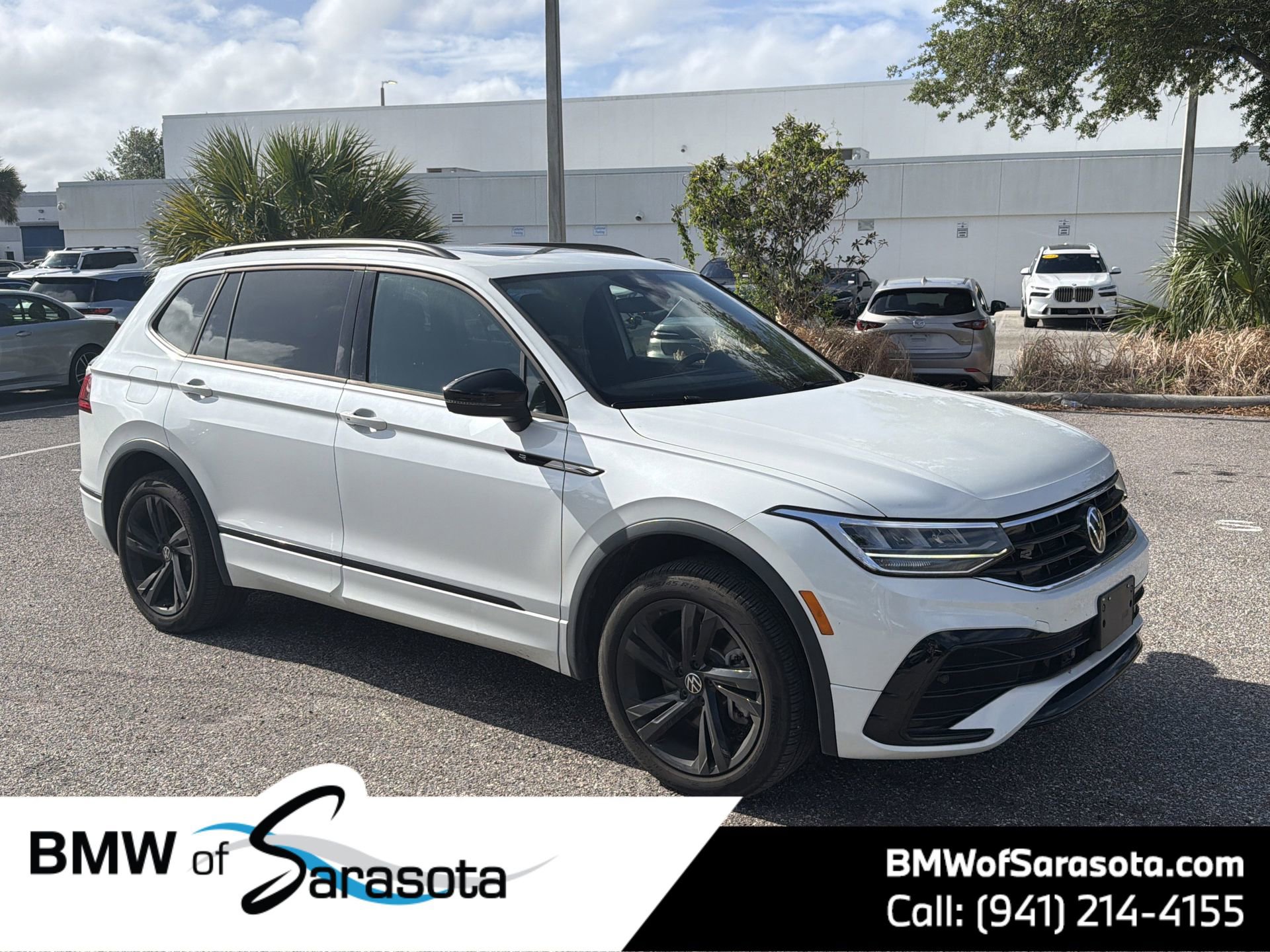 Used 2024 Volkswagen Tiguan SE R-Line image 1