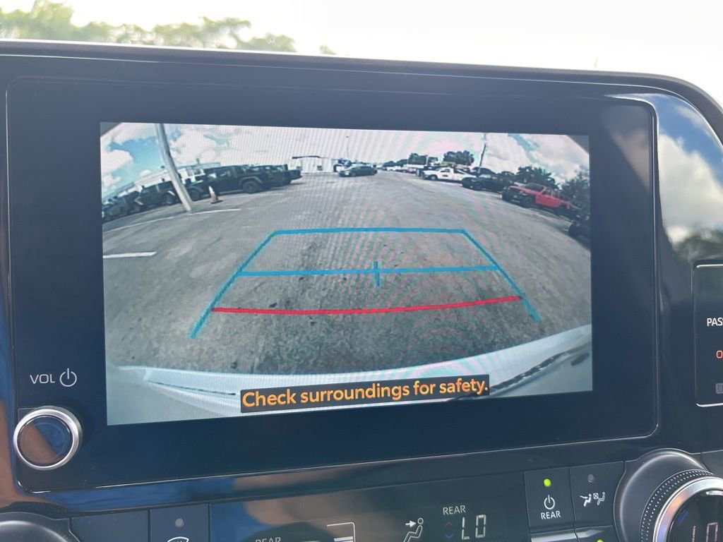 Used 2023 Toyota Highlander L image 15