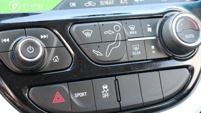 Used 2021 Chevrolet Bolt Premier w/ Infotainment Package FWD image 16