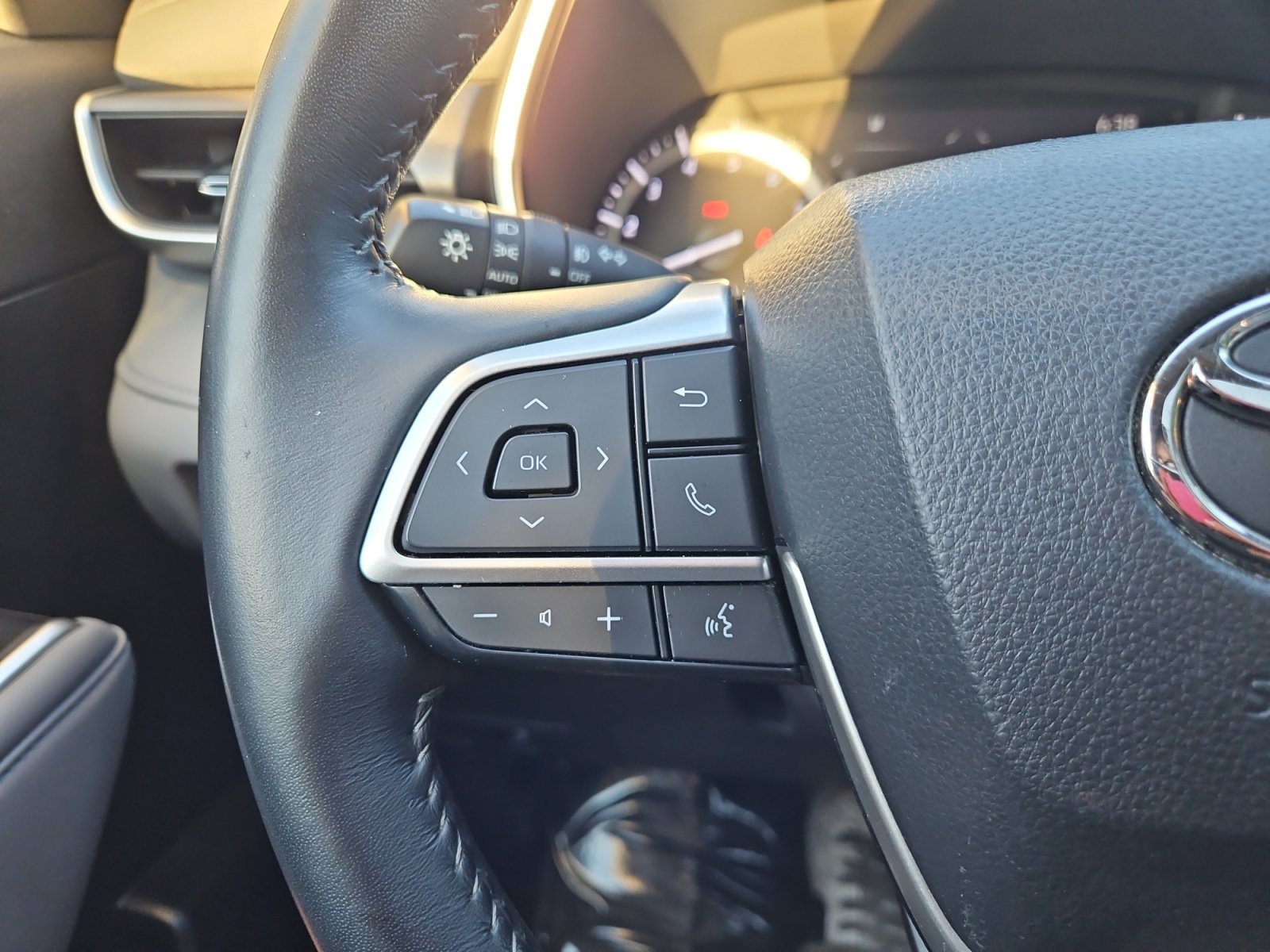 Used 2022 Toyota Highlander XLE AWD/4WD image 26