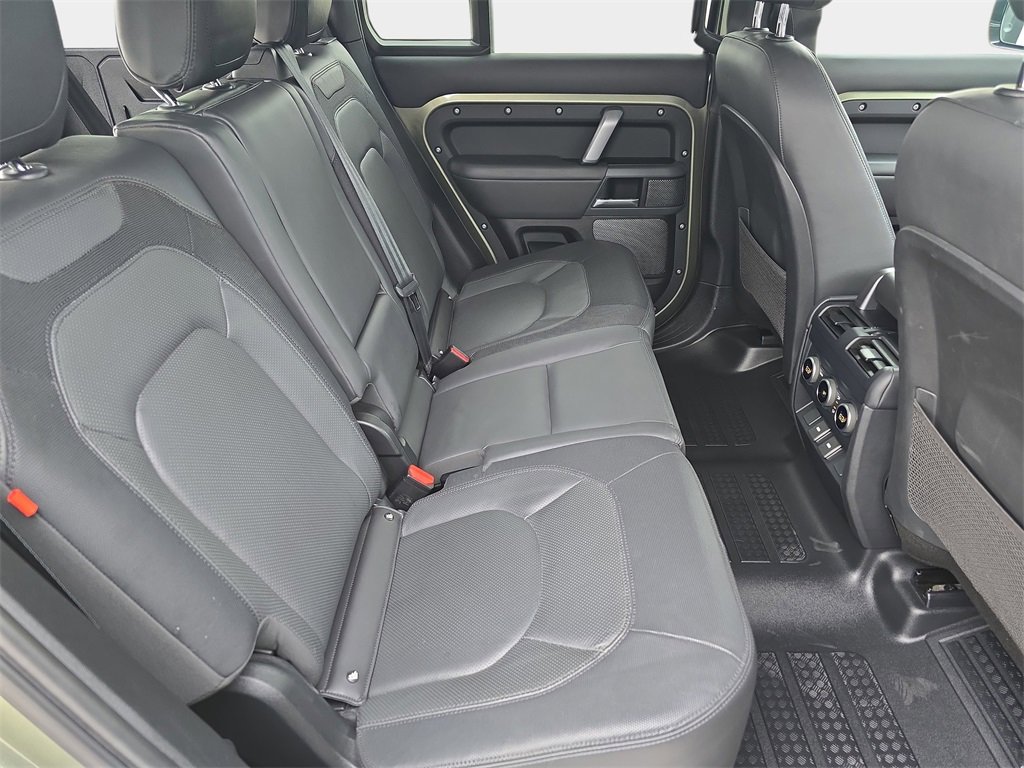 Used 2023 Land Rover Defender 110 X-Dynamic SE image 11