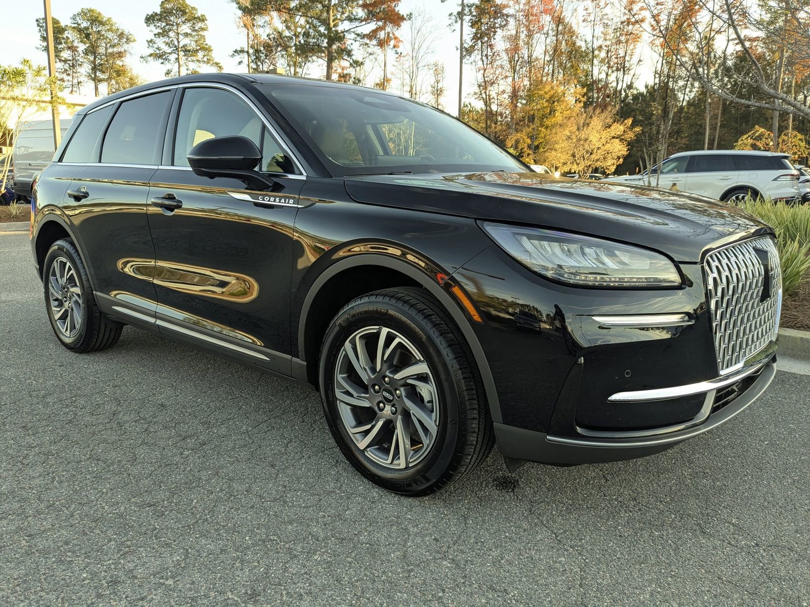 Certified 2024 Lincoln Corsair FWD w/ Equipment Group 101A image 3