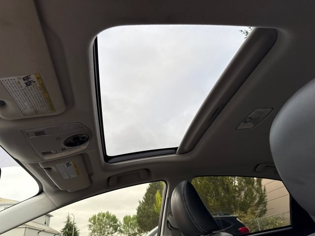 Used 2014 Toyota Prius Four w/ Solar Roof Package FWD image 27