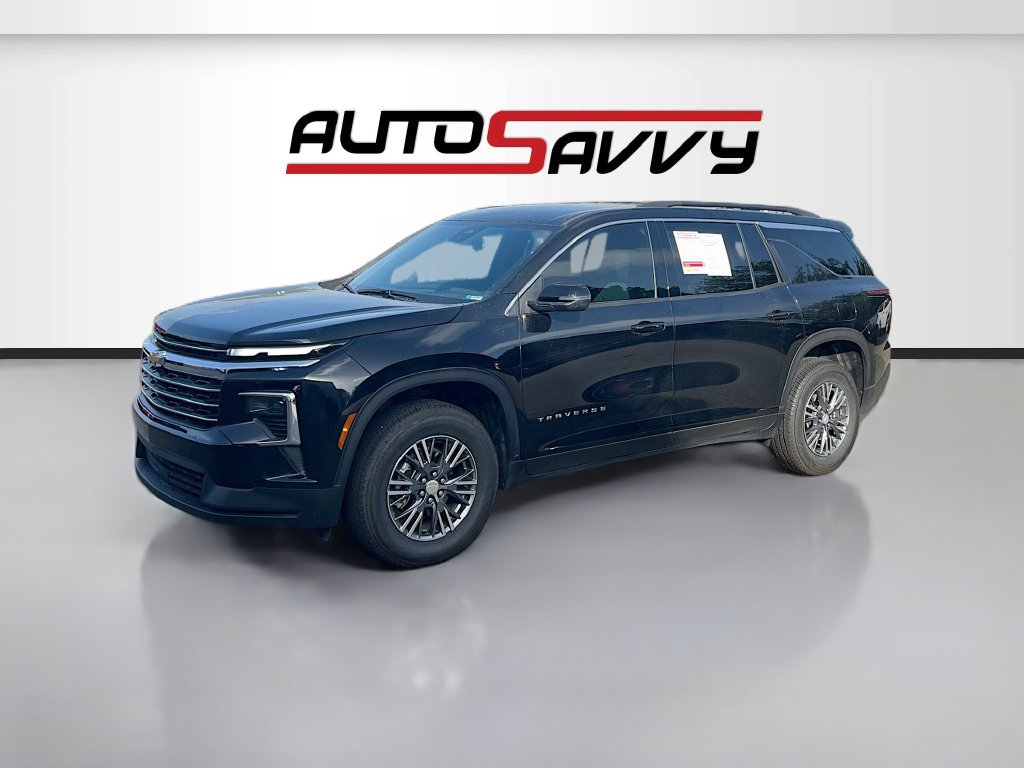 Used 2026 Chevrolet Traverse LT FWD image 3