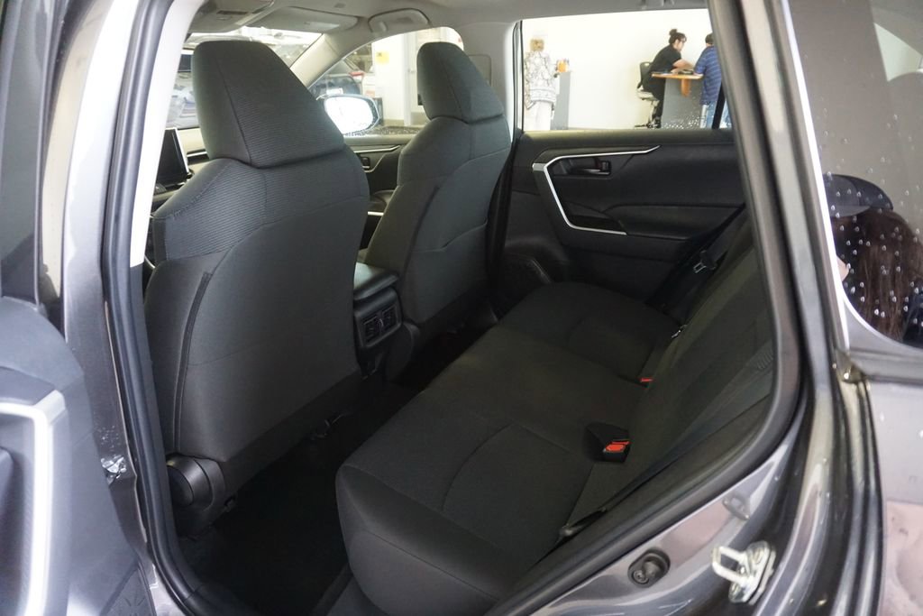 Used 2023 Toyota RAV4 LE AWD/4WD image 18