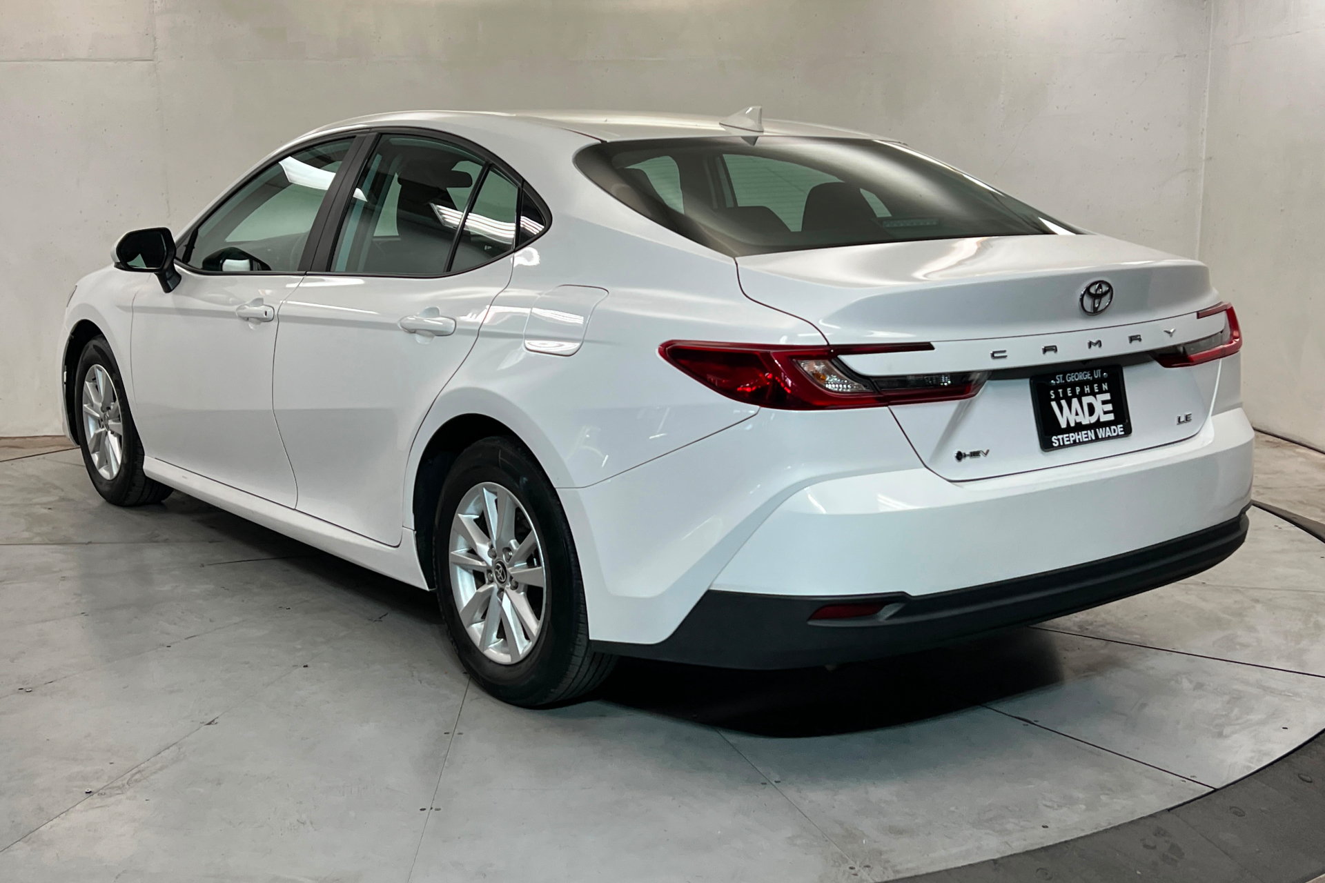 Used 2025 Toyota Camry LE FWD image 3