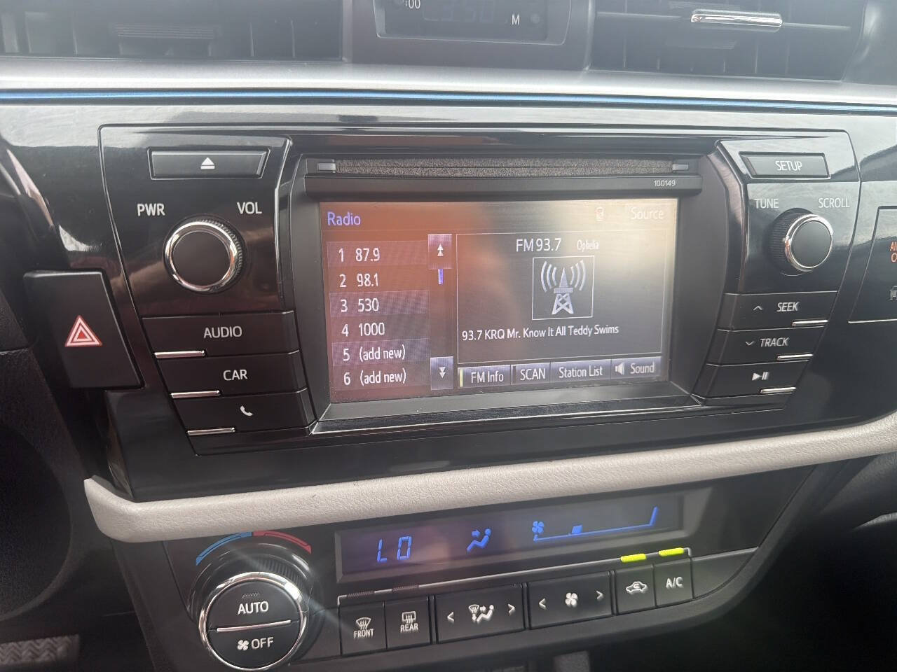 Used 2014 Toyota Corolla LE FWD image 26