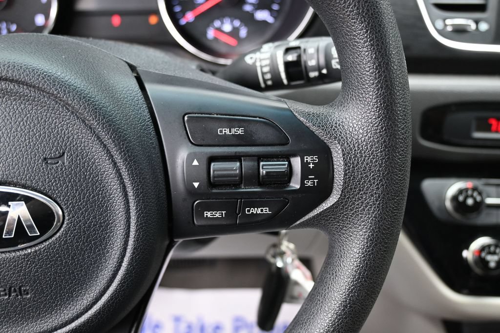 Used 2018 Kia Sedona L FWD image 19