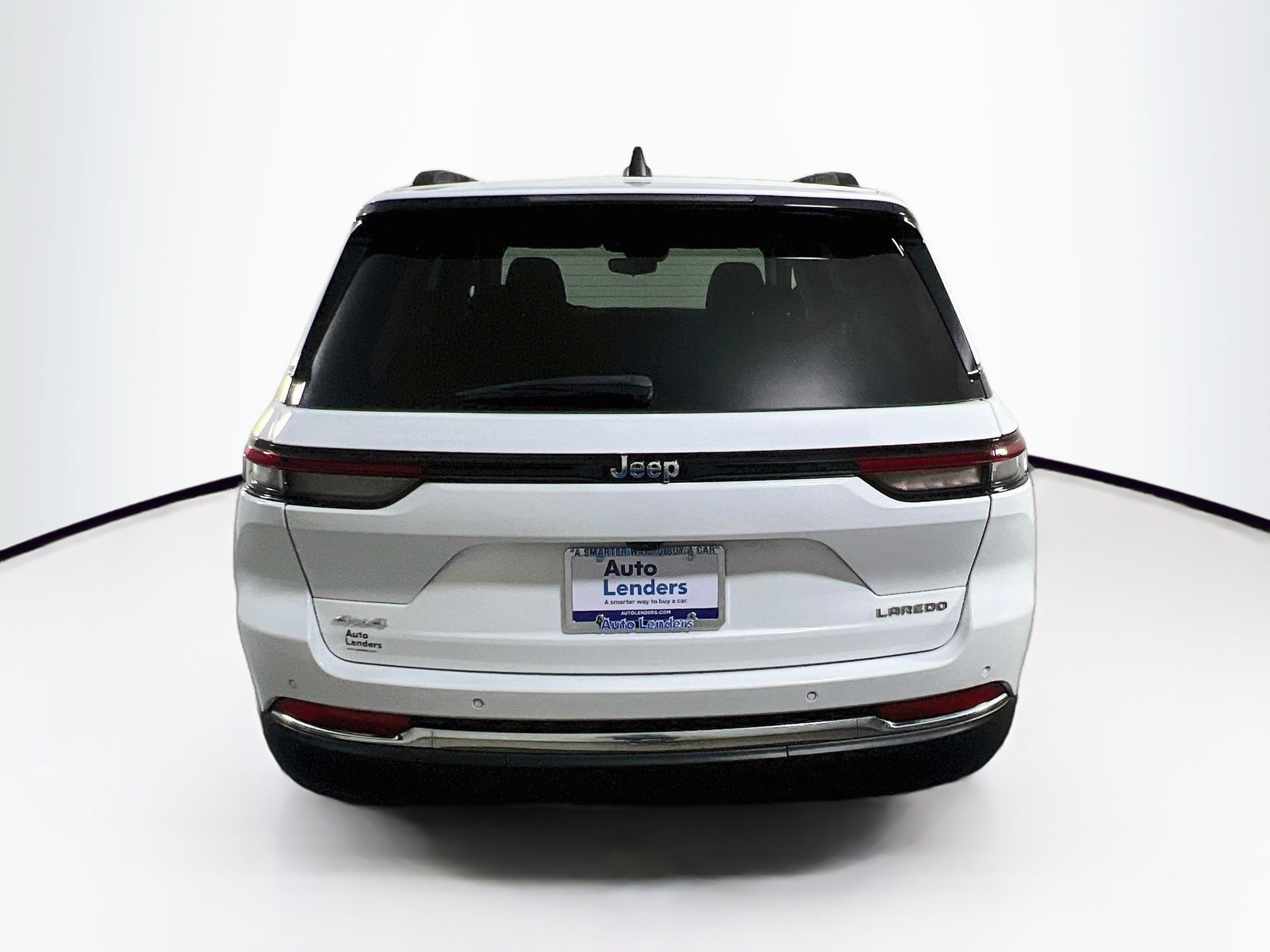 Used 2023 Jeep Grand Cherokee Laredo AWD/4WD image 6