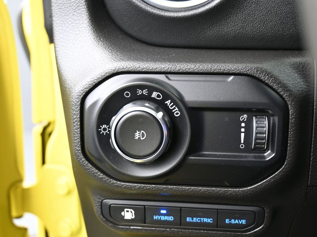 Used 2023 Jeep Wrangler Unlimited Sahara image 32