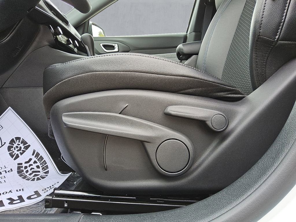 New 2026 Jeep Compass Latitude image 16