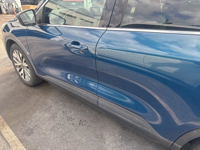 Used 2020 Ford Escape Titanium w/ Titanium Premium Package 2.0 image 7