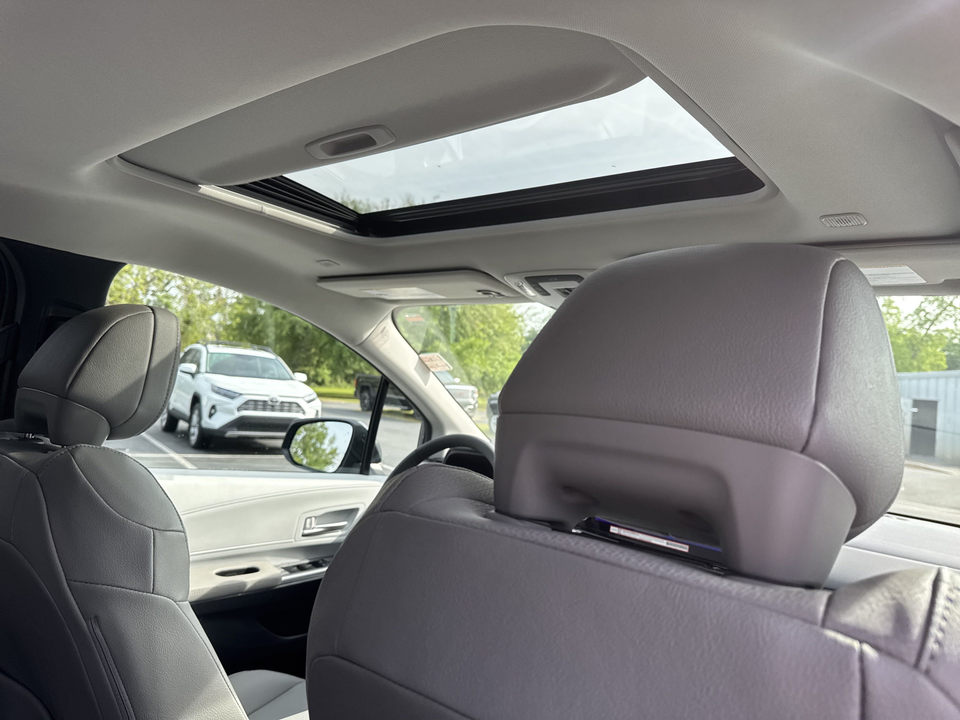 New 2025 Toyota Sienna XLE FWD image 33