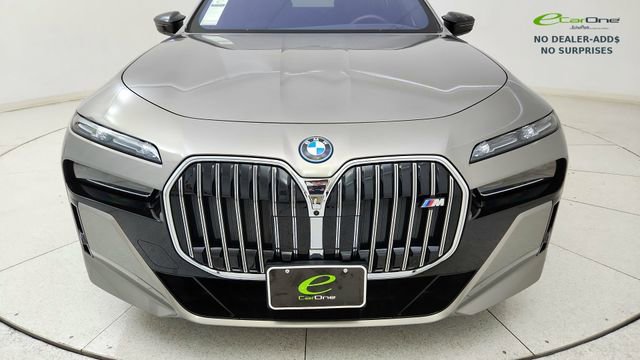 Used 2024 BMW i7 M70 w/ Executive Package image 8