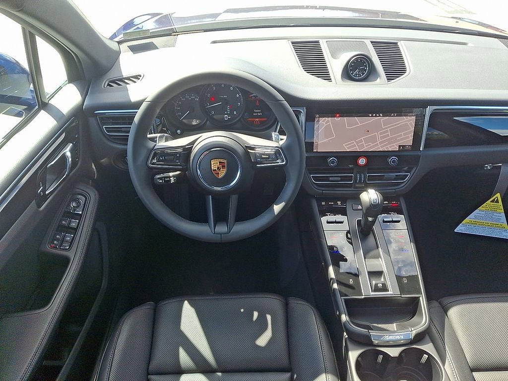 Used 2025 Porsche Macan image 14