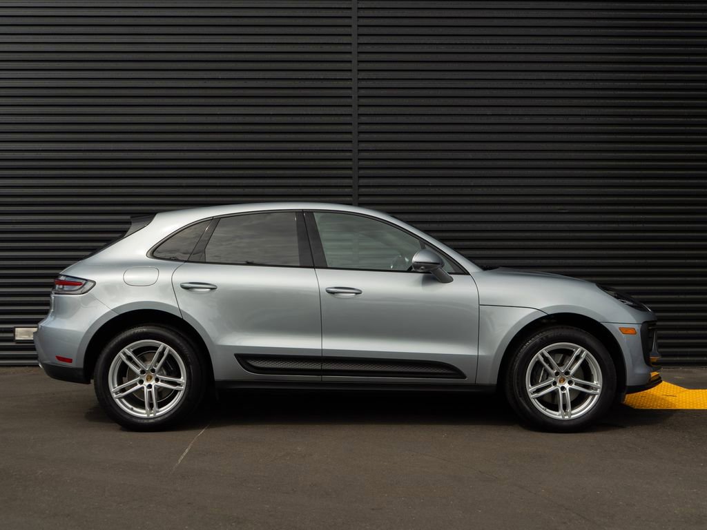 Used 2025 Porsche Macan image 8