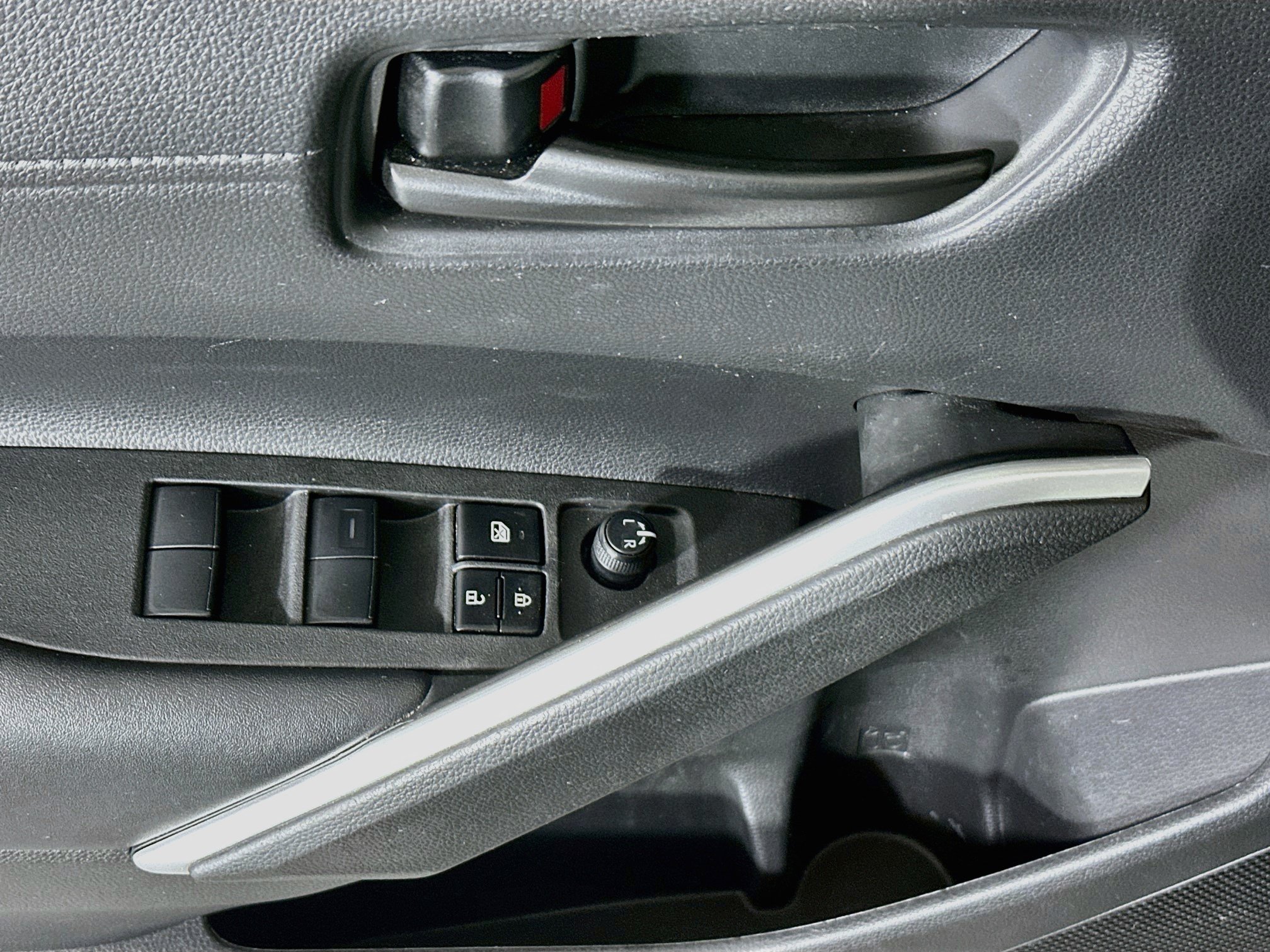 Used 2022 Toyota Corolla Cross LE FWD image 14