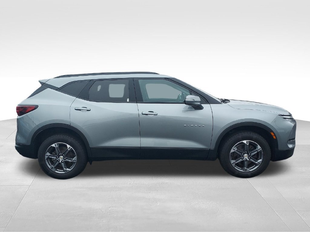 Used 2024 Chevrolet Blazer LT FWD image 6