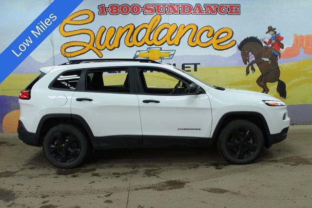 Used 2017 Jeep Cherokee Altitude image 1