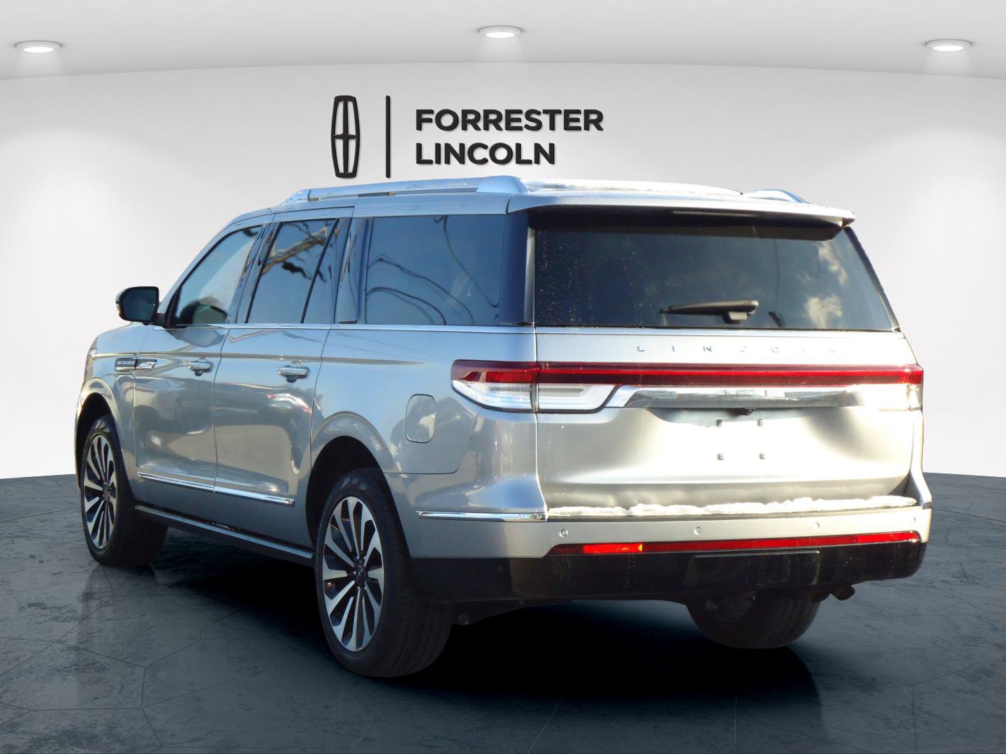 Used 2024 Lincoln Navigator L Reserve image 5