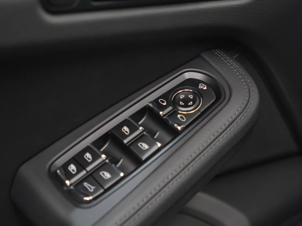 Certified 2026 Porsche Macan AWD/4WD image 15
