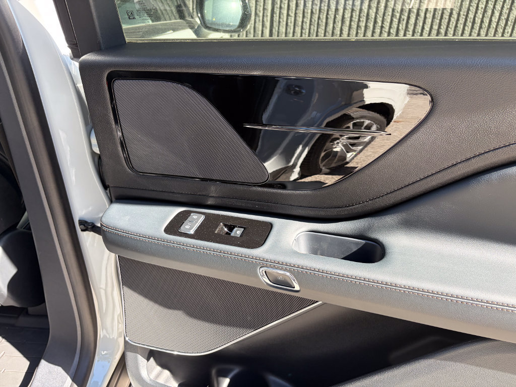 New 2027 Lincoln Aviator AWD w/ Jet Appearance Package image 27