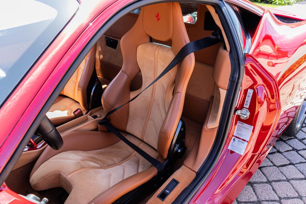Used 2013 Ferrari 458 Italia Coupe RWD image 6