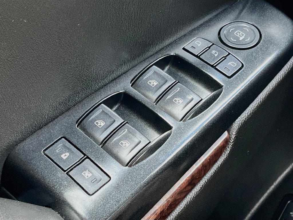 Used 2017 GMC Yukon XL SLT AWD/4WD image 18