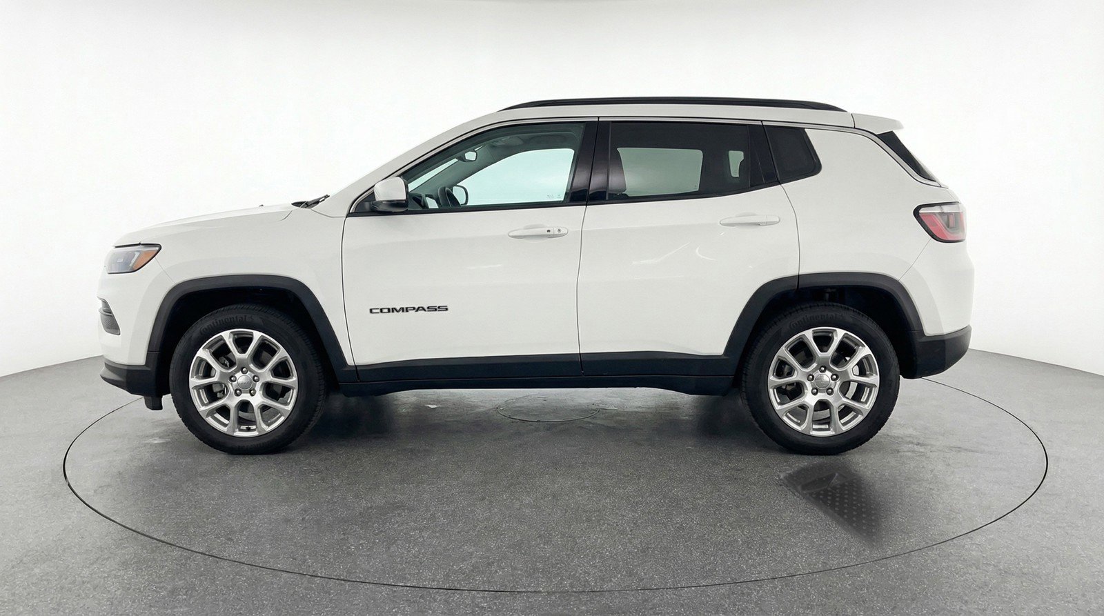 Used 2025 Jeep Compass Limited image 5
