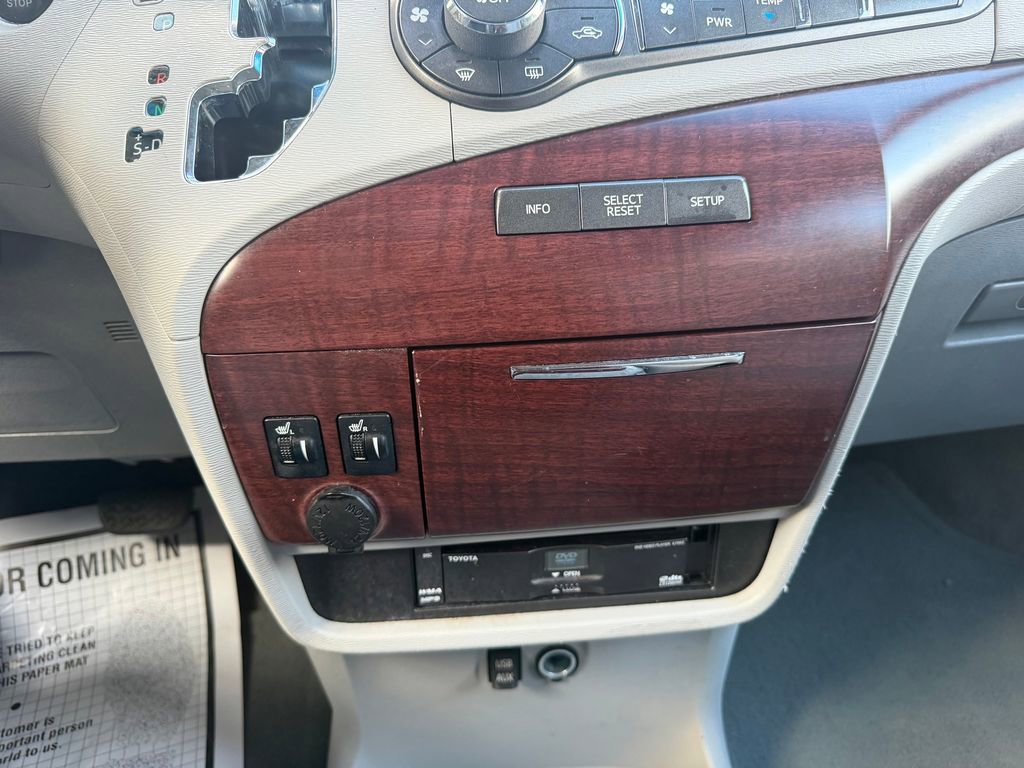 Used 2011 Toyota Sienna XLE w/ Premium Pkg AWD/4WD image 20