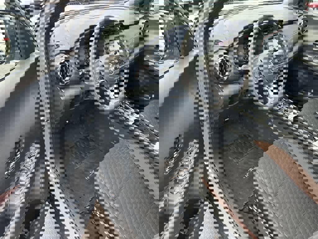 Used 2024 Nissan Kicks SR image 9