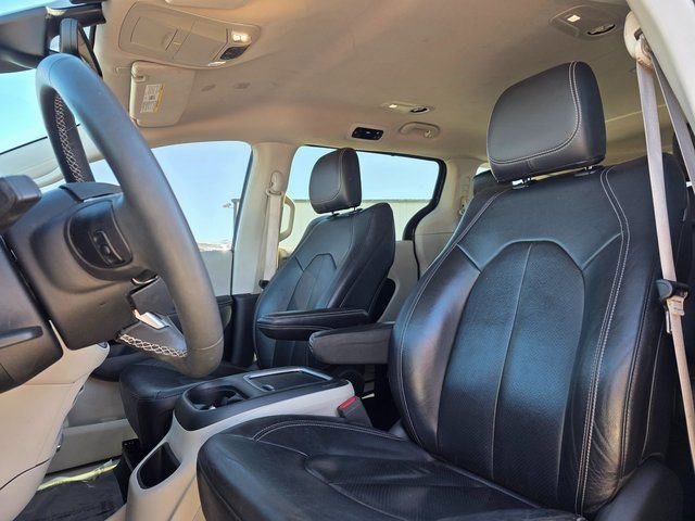 Used 2022 Chrysler Pacifica Touring-L AWD/4WD image 25